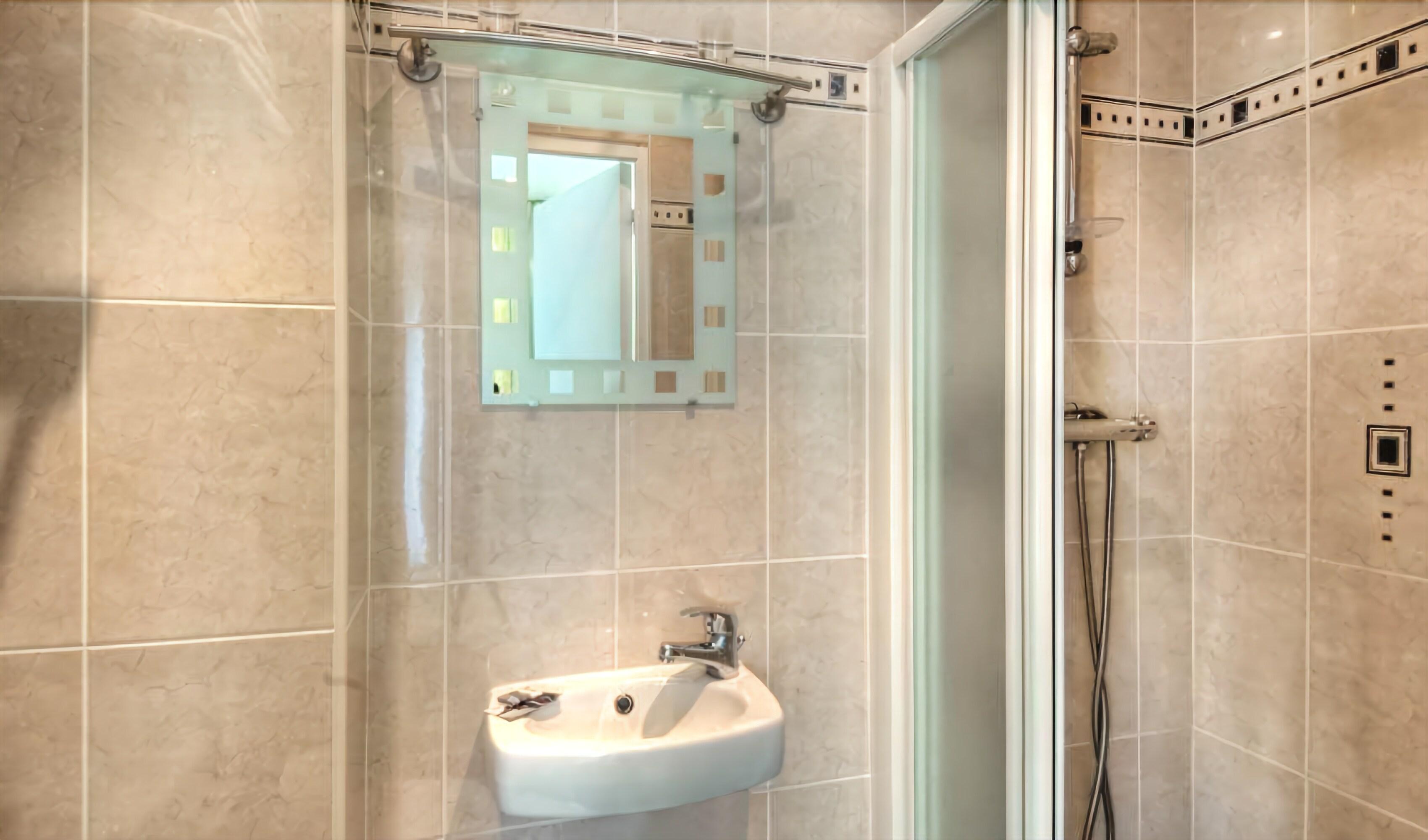 Edgar Quinet Hotel 2*