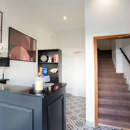 Hotel Edgar Quinet 2*