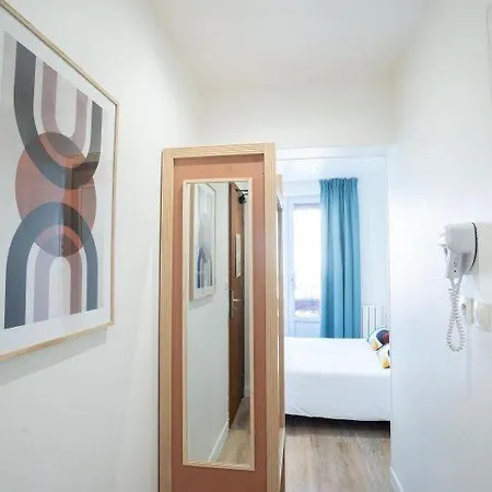 Hotel Edgar Quinet 2*