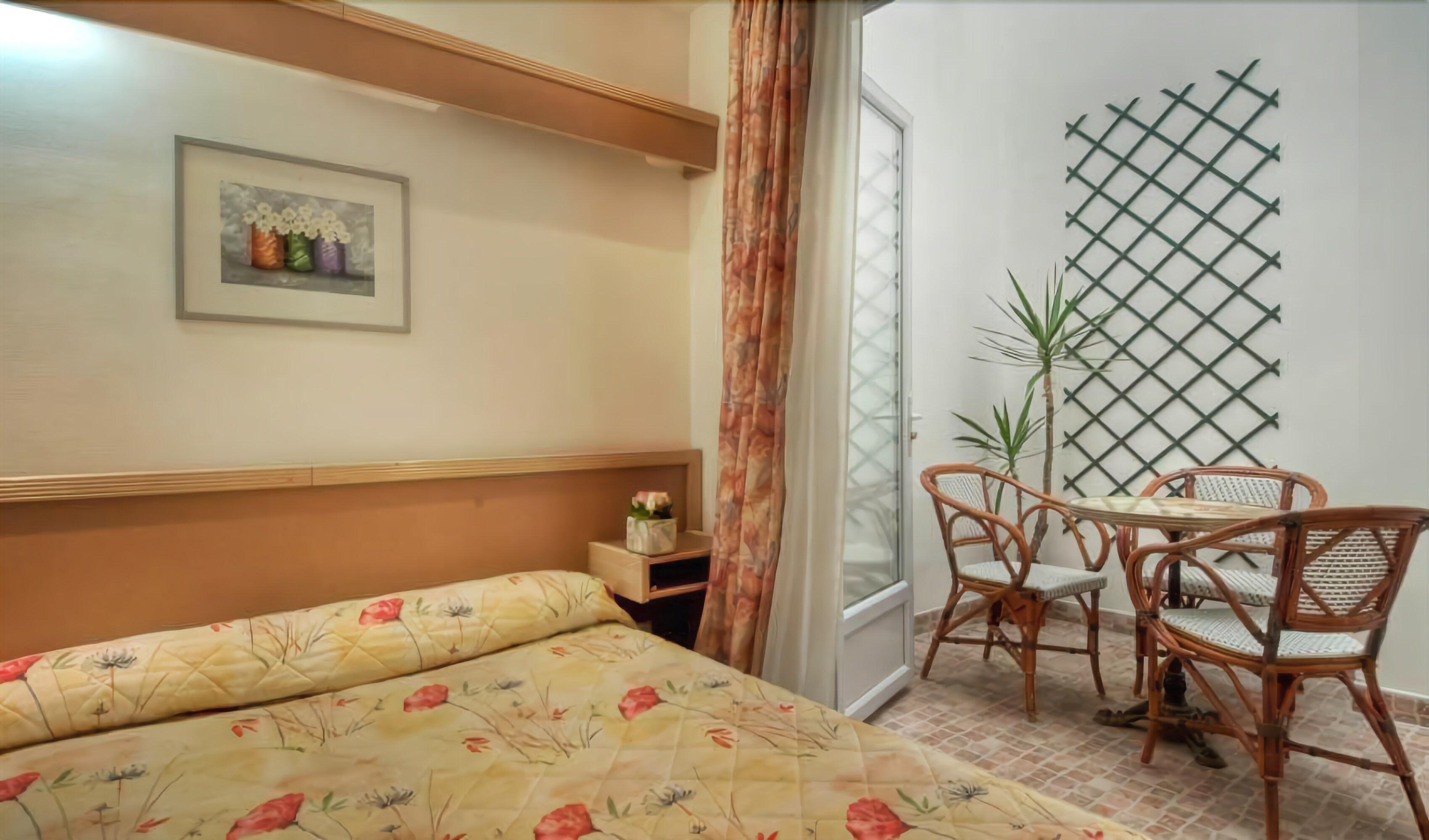 Edgar Quinet Hotel 2*