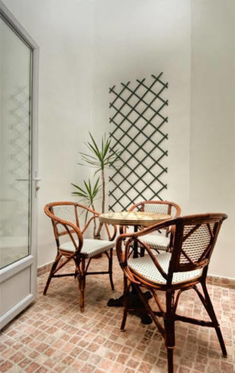 Edgar Quinet 2* Paris