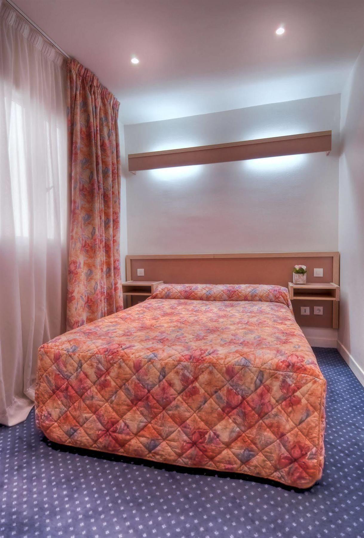 Edgar Quinet 2* Parigi